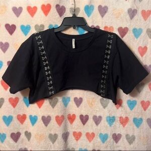 LF Emma & Sam Hook Eye Crop Tee Shirt xs